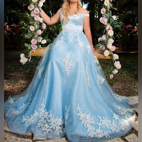 Quinceanera, Prom, Sweet Sixteen dress light blue - Picture 1 of 12